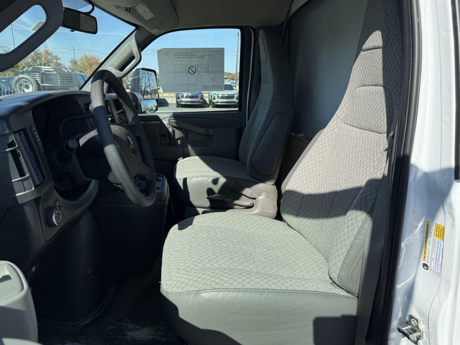 2024 Chevrolet Express Cutaway 3500 Vehicle Photo in GEORGETOWN, TX 78626-7508
