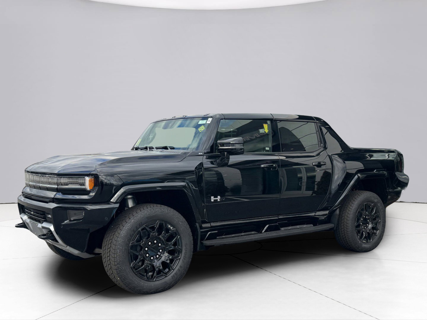 2025 GMC HUMMER EV Pickup Vehicle Photo in LEOMINSTER, MA 01453-2952