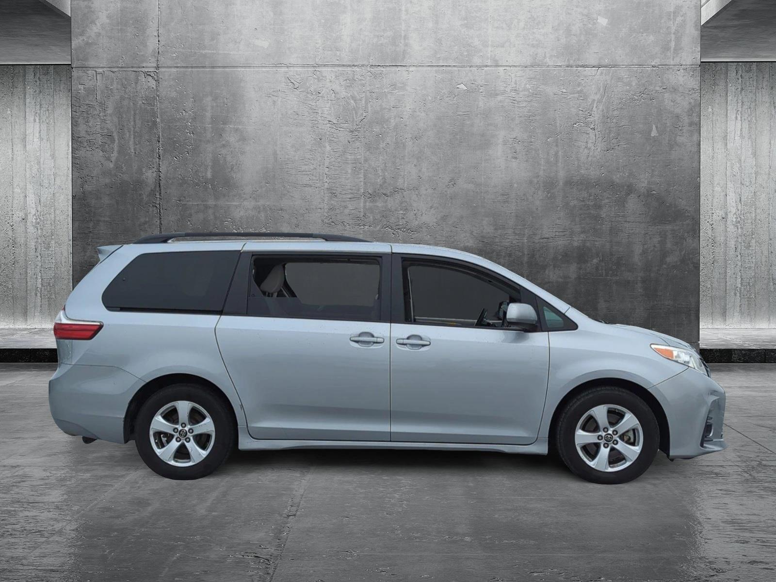 2018 Toyota Sienna Vehicle Photo in Ft. Myers, FL 33907