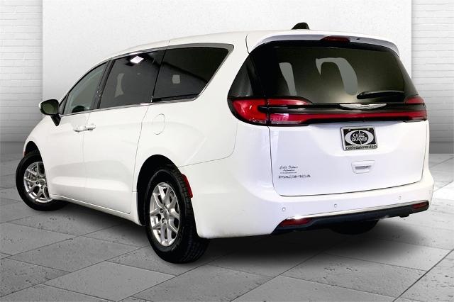 2023 Chrysler Pacifica Vehicle Photo in Kansas City, MO 64114
