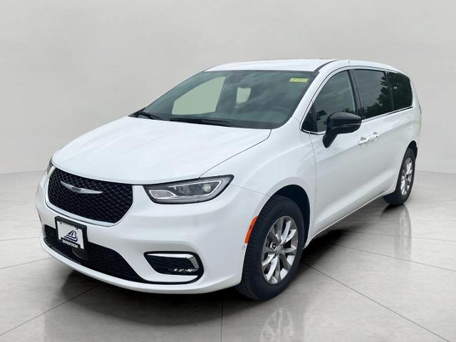 2025 Chrysler Pacifica Vehicle Photo in Kaukauna, WI 54130