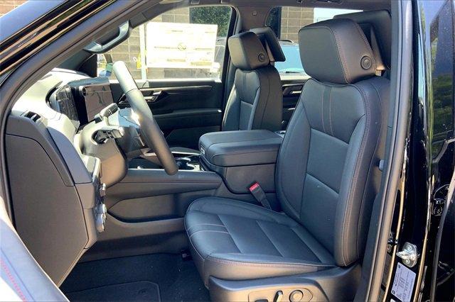 2025 Chevrolet Suburban Vehicle Photo in KANSAS CITY, MO 64114-4502