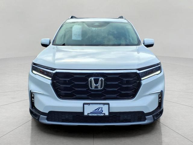 2025 Honda Pilot Vehicle Photo in Oshkosh, WI 54904