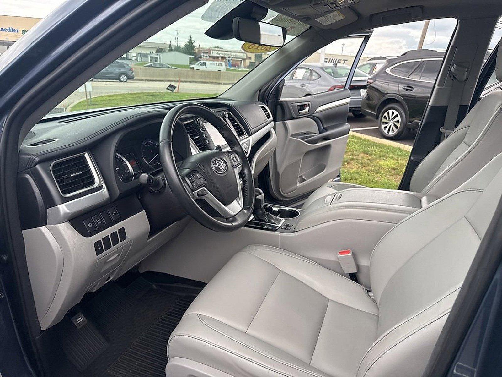 2018 Toyota Highlander Vehicle Photo in Harrisburg, PA 17111