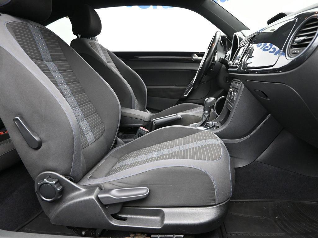 2013 Volkswagen Beetle Coupe Vehicle Photo in Marion, IA 52302