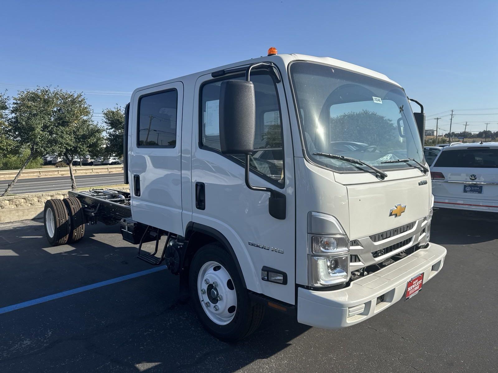 2025 Chevrolet Low Cab Forward 5500 XG Vehicle Photo in GEORGETOWN, TX 78626-7508