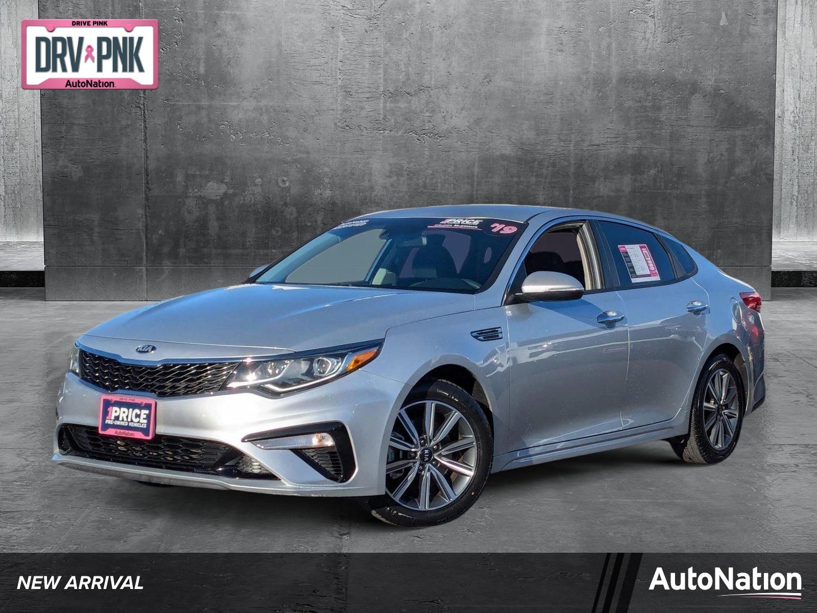 2019 Kia Optima Vehicle Photo in VALENCIA, CA 91355-1705