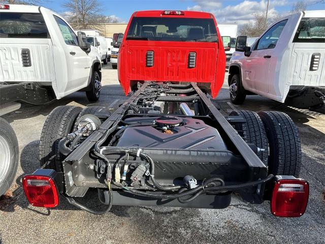 2024 Chevrolet Silverado 3500 HD Chassis Cab Vehicle Photo in ALCOA, TN 37701-3235