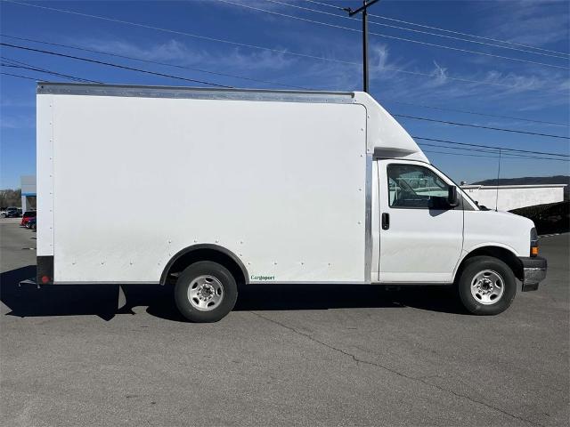 2025 Chevrolet Express Cutaway 3500 Vehicle Photo in ALCOA, TN 37701-3235