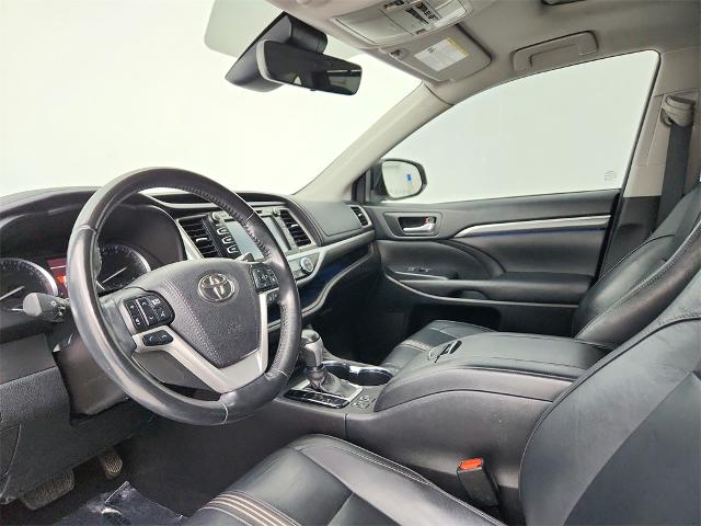 2018 Toyota Highlander Vehicle Photo in Grapevine, TX 76051