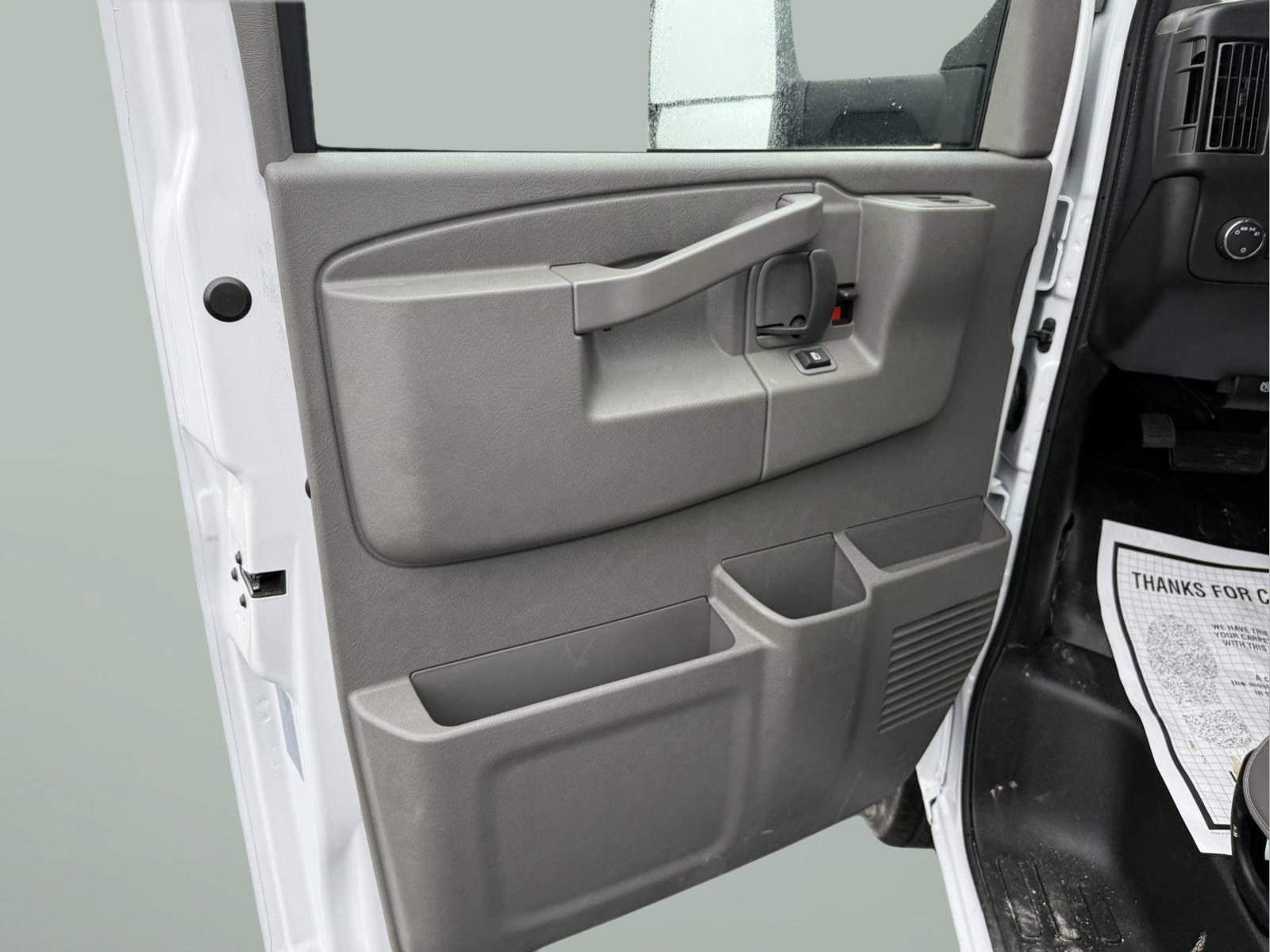 2024 Chevrolet Express Cutaway 3500 Vehicle Photo in GEORGETOWN, TX 78626-7508