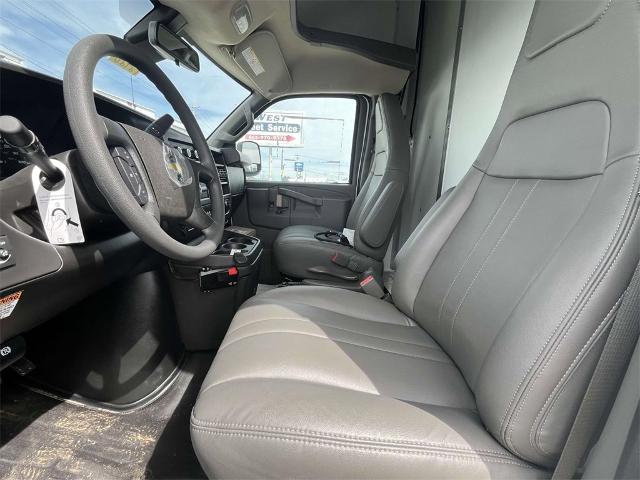 2025 Chevrolet Express Cutaway 3500 Vehicle Photo in ALCOA, TN 37701-3235