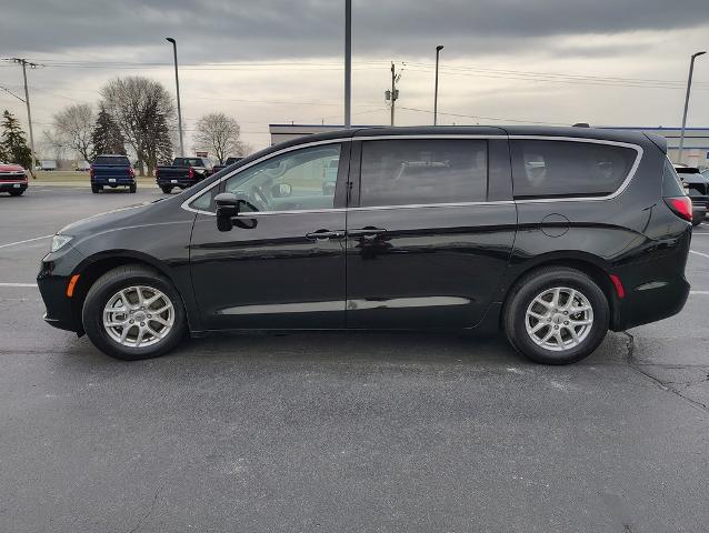 2024 Chrysler Pacifica Vehicle Photo in GREEN BAY, WI 54304-5303