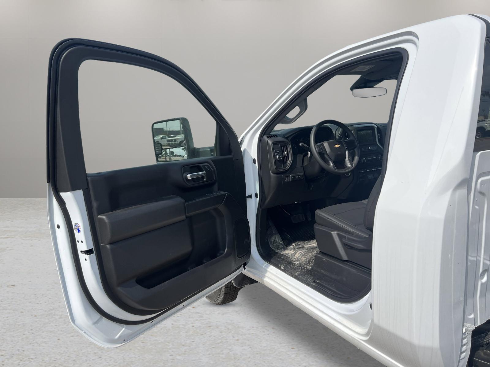 2025 Chevrolet Silverado 3500 HD Chassis Cab Vehicle Photo in GEORGETOWN, TX 78626-7508