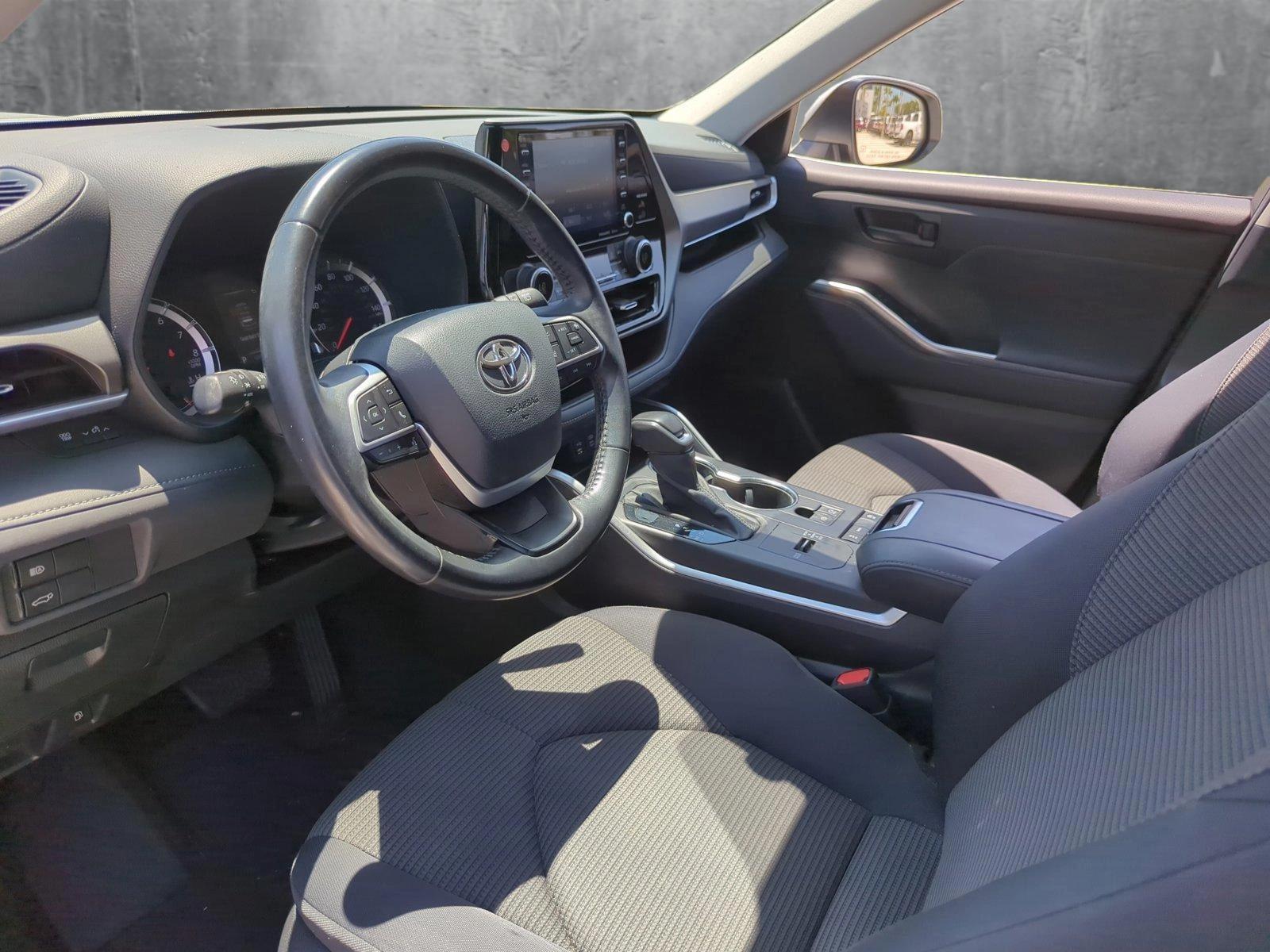 2022 Toyota Highlander Vehicle Photo in Pembroke Pines, FL 33027