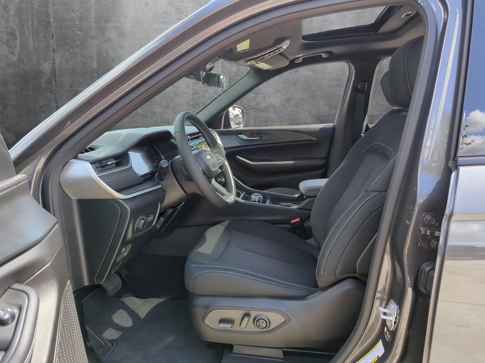 2025 Jeep Grand Cherokee L Vehicle Photo in Pembroke Pines, FL 33027