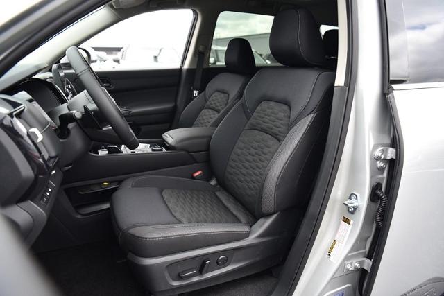 2025 Nissan Pathfinder Vehicle Photo in Ballwin, MO 63011