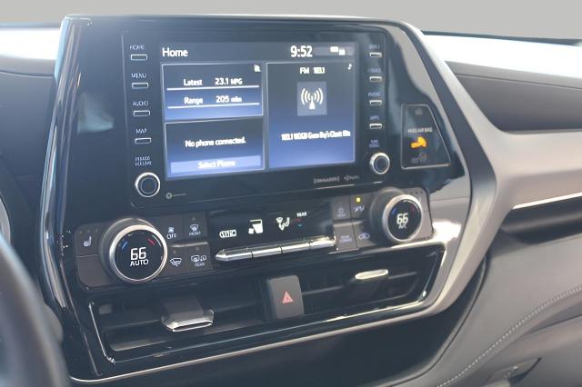 2021 Toyota Highlander Vehicle Photo in Green Bay, WI 54304