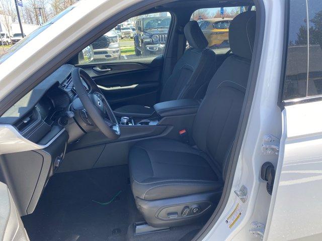 2025 Jeep Grand Cherokee Vehicle Photo in Doylsetown, PA 18901