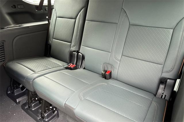 2025 GMC Yukon XL Vehicle Photo in ELK GROVE, CA 95757-8703