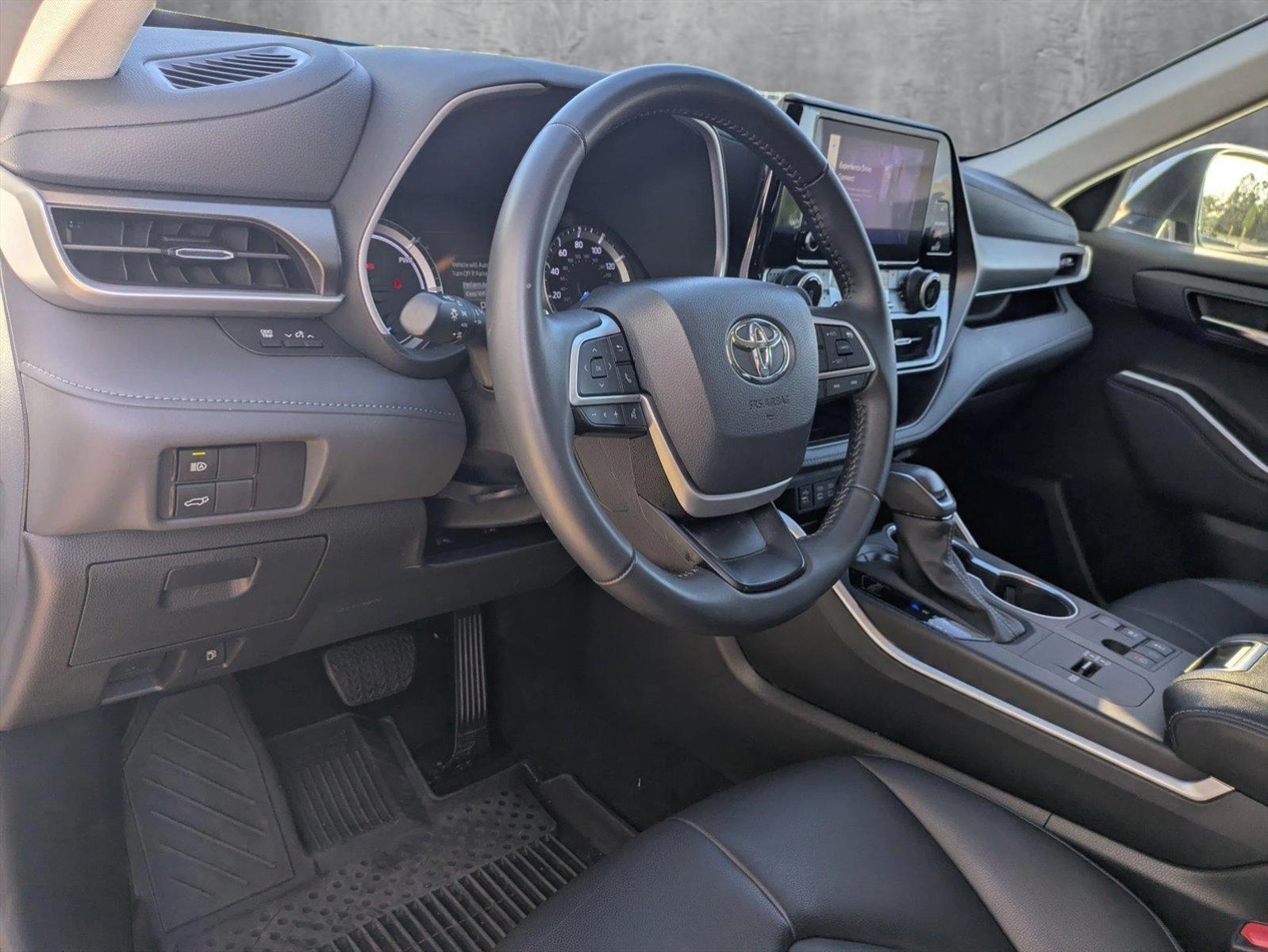 2024 Toyota Highlander Vehicle Photo in Winter Park, FL 32792
