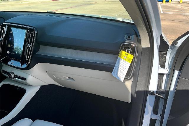 2025 Volvo XC40 Vehicle Photo in Houston, TX 77007