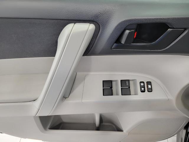 2009 Toyota Highlander Vehicle Photo in Oshkosh, WI 54904