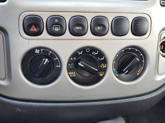 2005 Ford Escape Vehicle Photo in DENTON, TX 76210-9321
