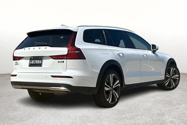2024 Volvo V60 Cross Country Vehicle Photo in Houston, TX 77007