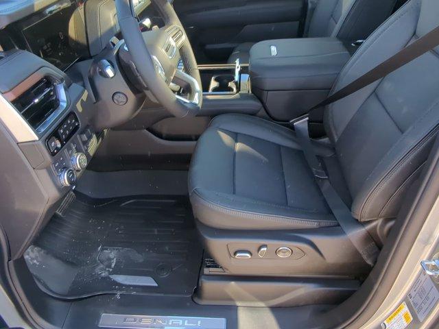 2025 GMC Yukon XL Vehicle Photo in ALBERTVILLE, AL 35950-0246