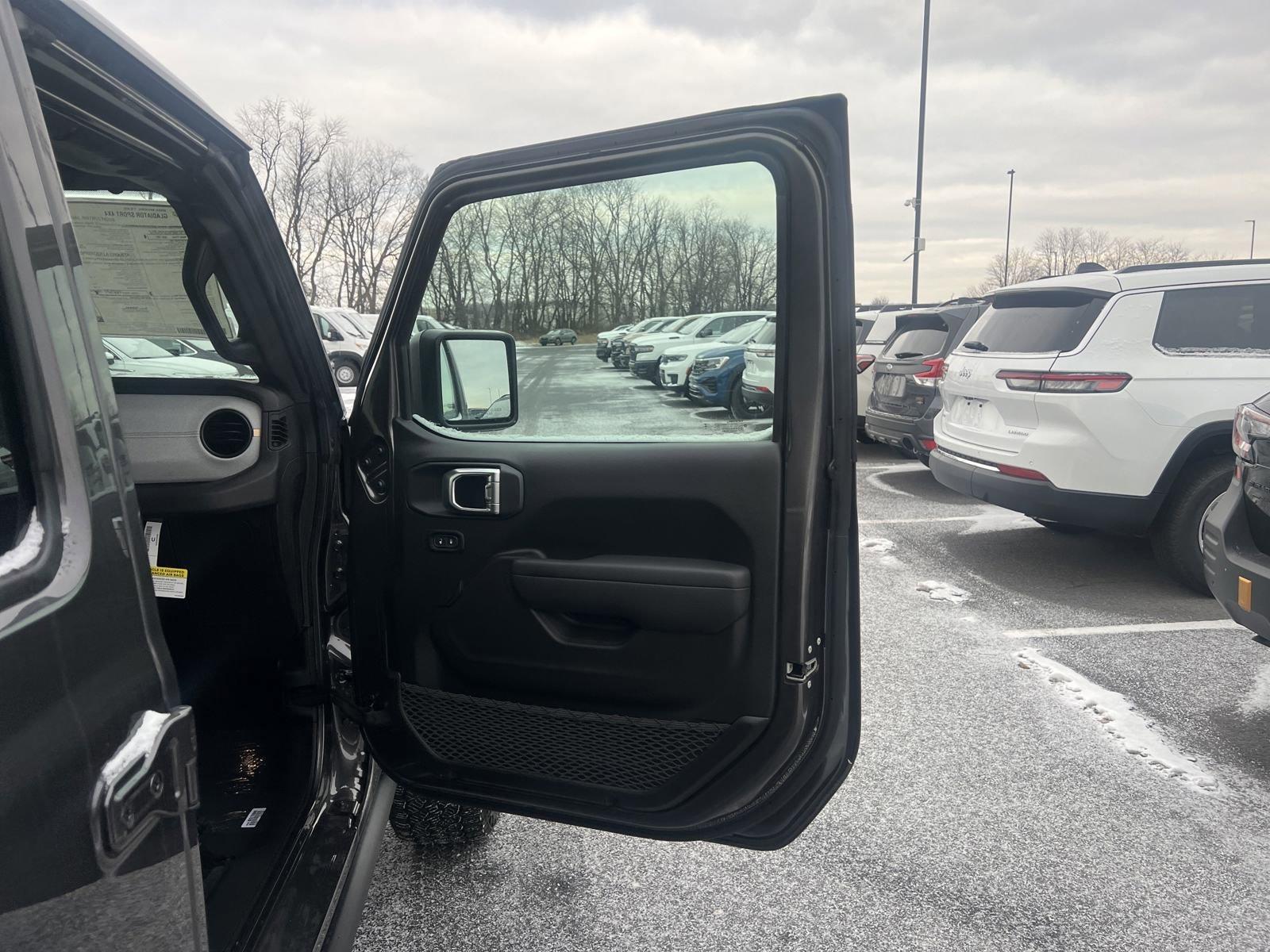 2025 Jeep Gladiator Vehicle Photo in Mechanicsburg, PA 17050-1707