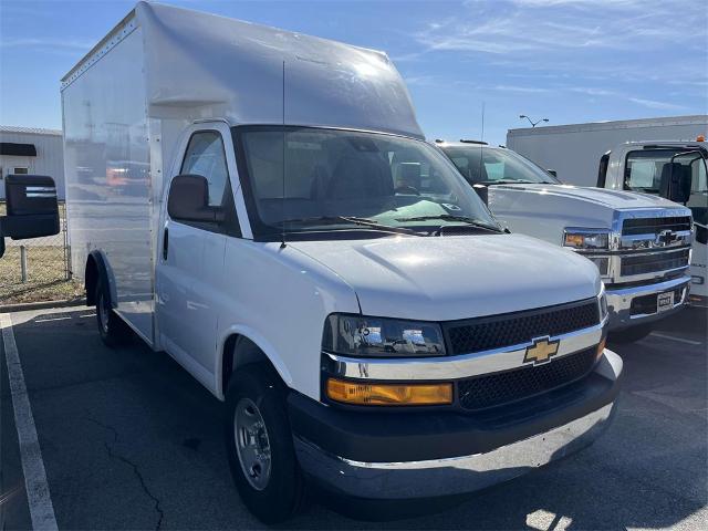 2025 Chevrolet Express Cutaway 3500 Vehicle Photo in ALCOA, TN 37701-3235