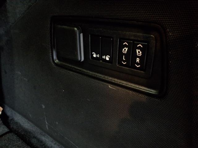 2022 Cadillac Escalade Vehicle Photo in SMITHTOWN, NY 11787-5023