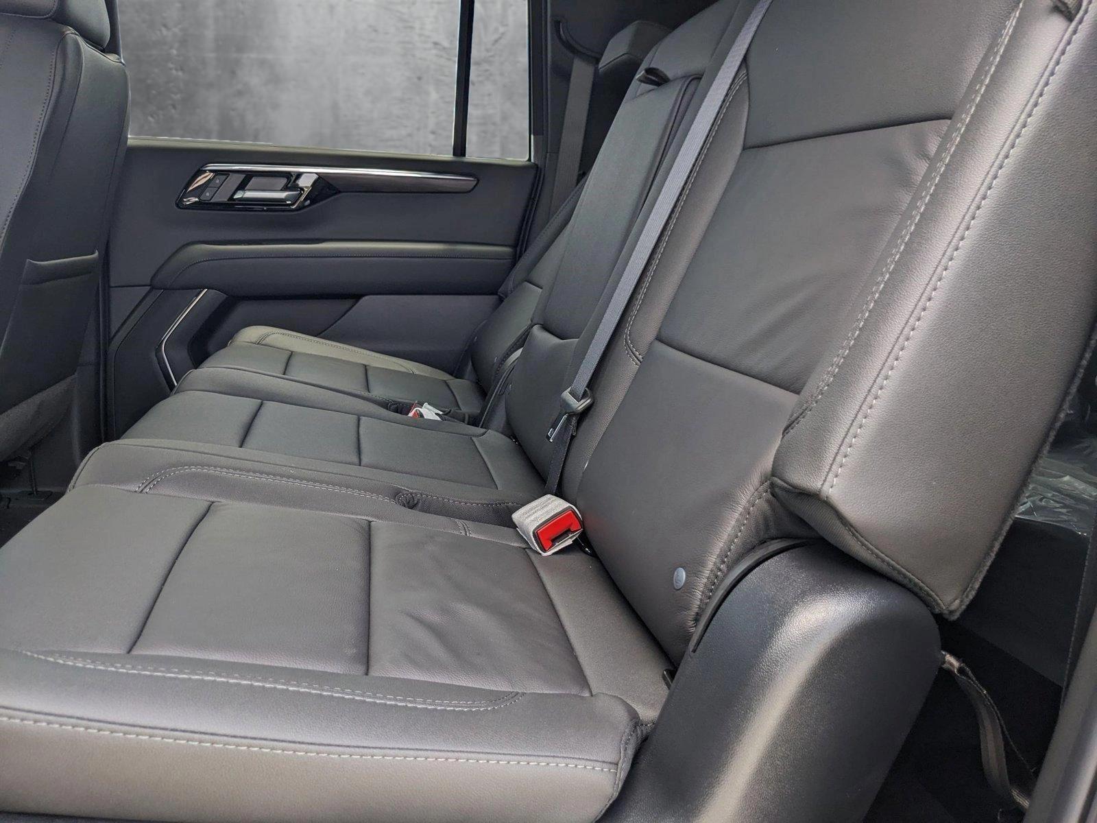 2025 Chevrolet Suburban Vehicle Photo in MIAMI, FL 33172-3015