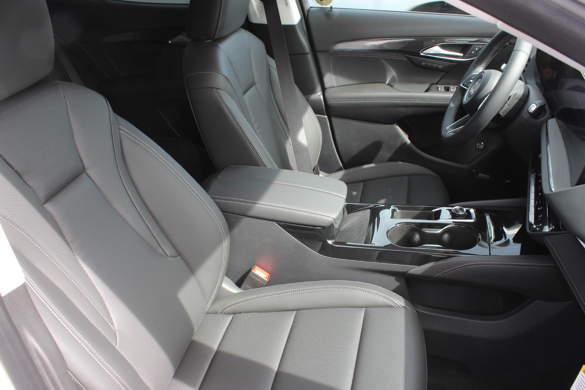 2025 Buick Envision Vehicle Photo in AURORA, CO 80012-4011