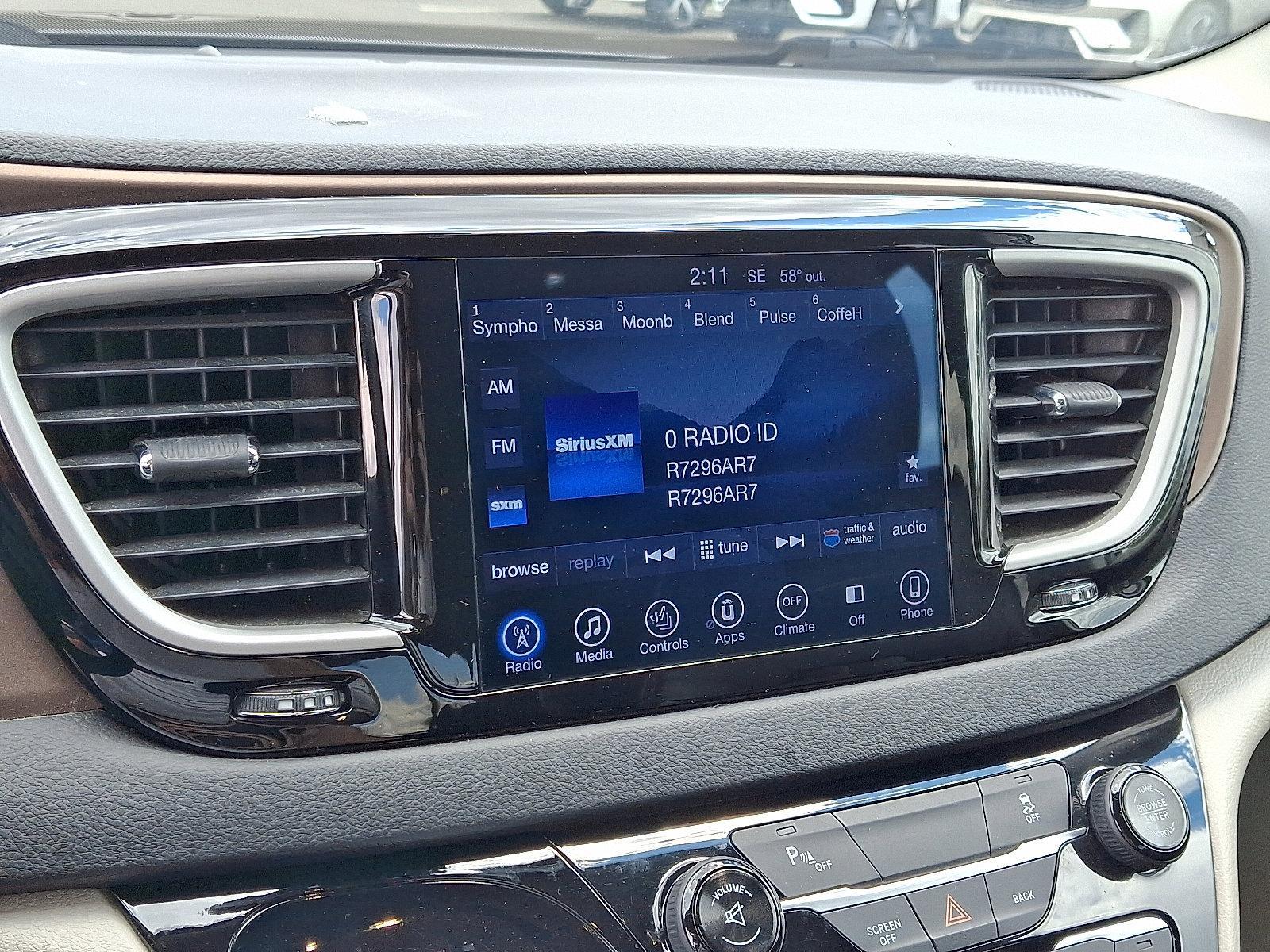 2017 Chrysler Pacifica Vehicle Photo in Trevose, PA 19053