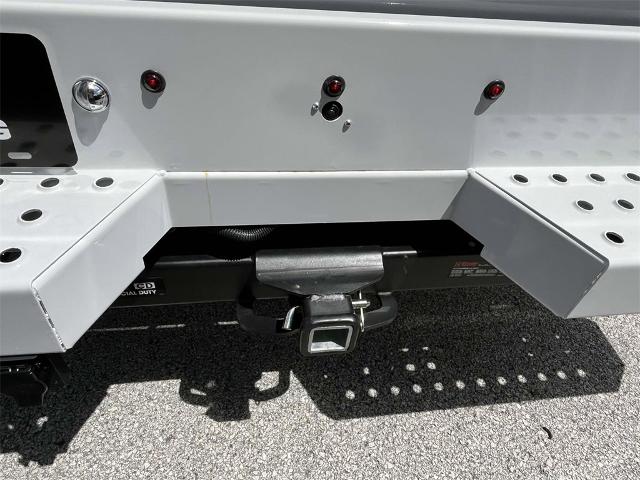 2024 Chevrolet Silverado 3500 HD Chassis Cab Vehicle Photo in ALCOA, TN 37701-3235