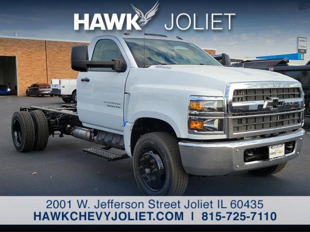 2024 Chevrolet Silverado Chassis Cab Vehicle Photo in JOLIET, IL 60435-8135