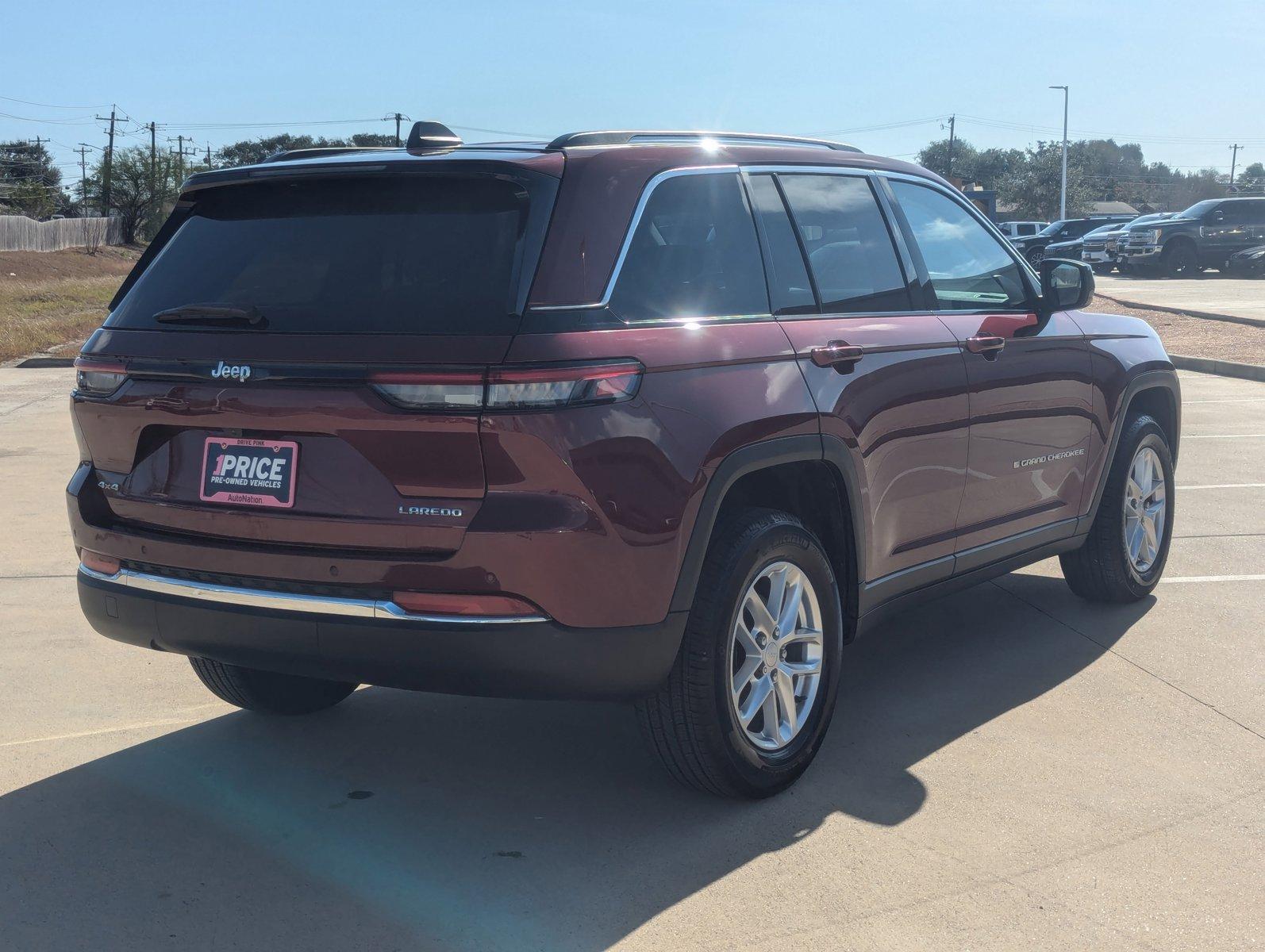 2023 Jeep Grand Cherokee Laredo photo 5