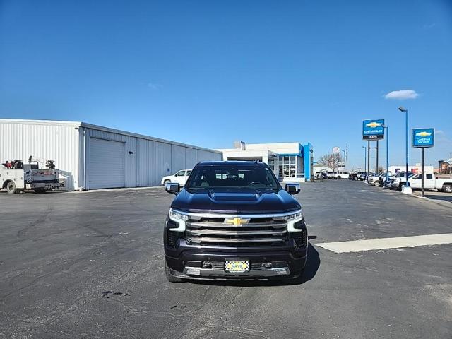 Used 2022 Chevrolet Silverado 1500 High Country with VIN 3GCUDJET8NG660823 for sale in Hays, KS