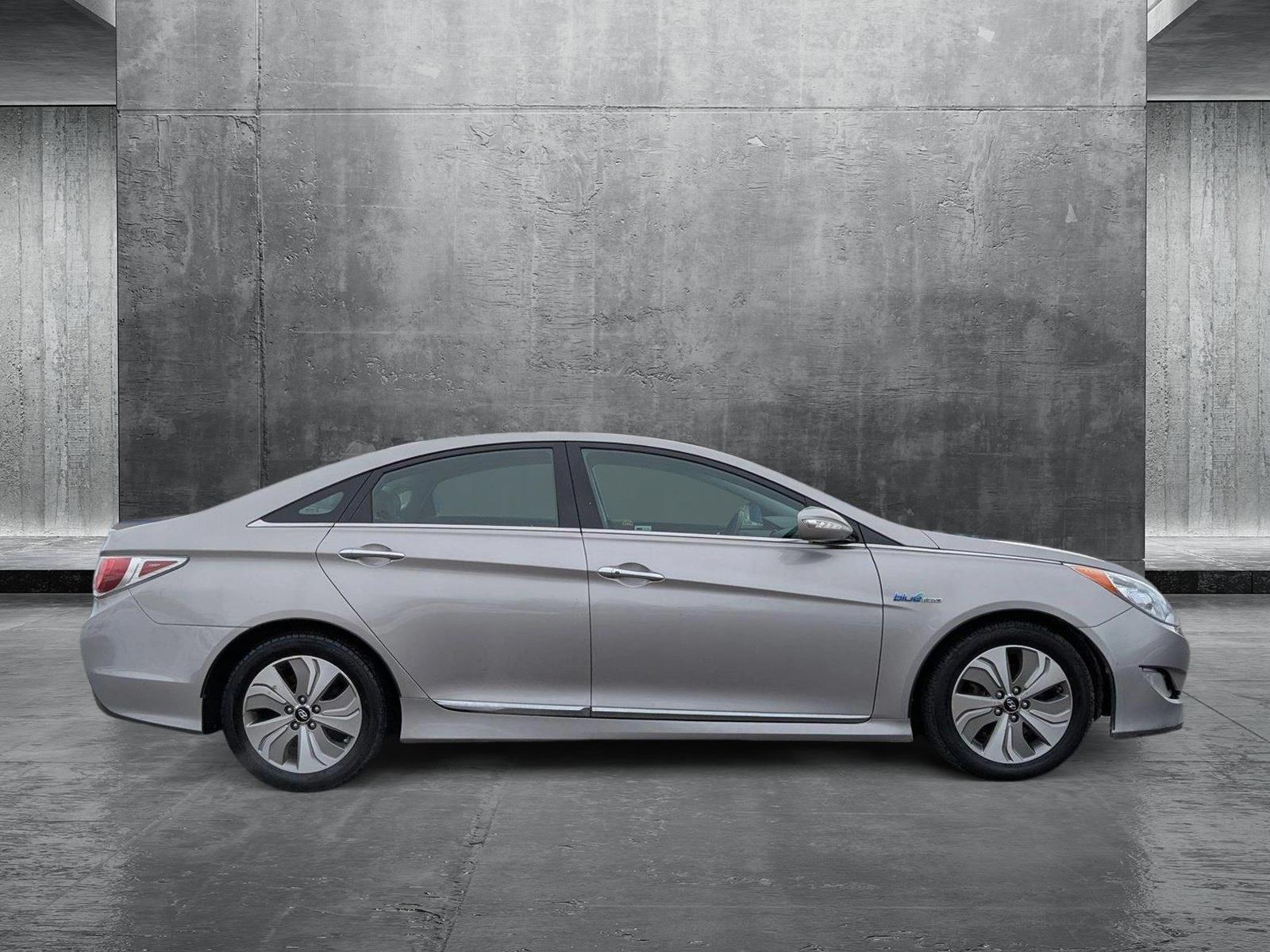 2013 Hyundai SONATA Hybrid Vehicle Photo in Spokane Valley, WA 99212