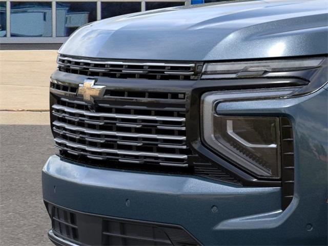 2025 Chevrolet Suburban Vehicle Photo in ENGLEWOOD, CO 80113-6708