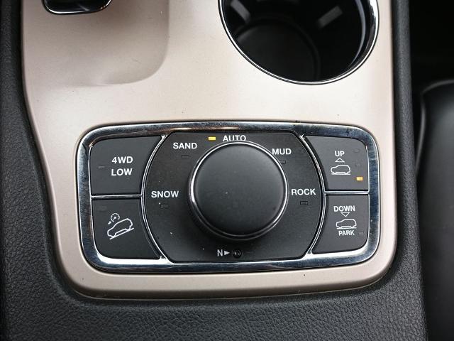 2015 Jeep Grand Cherokee Vehicle Photo in Cedar Rapids, IA 52402