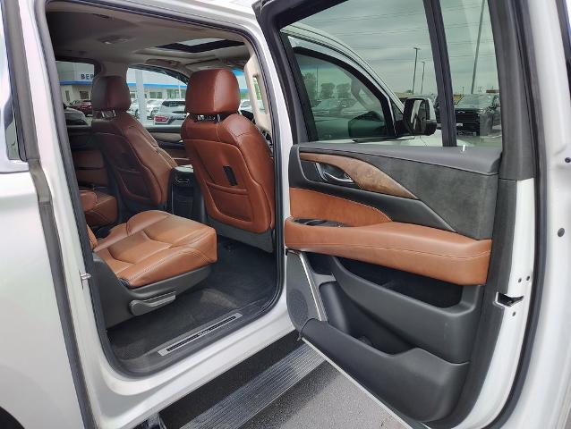 2018 Cadillac Escalade ESV Vehicle Photo in GREEN BAY, WI 54304-5303