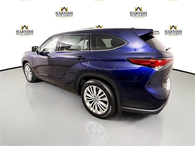 2023 Toyota Highlander Vehicle Photo in Everett, WA 98204
