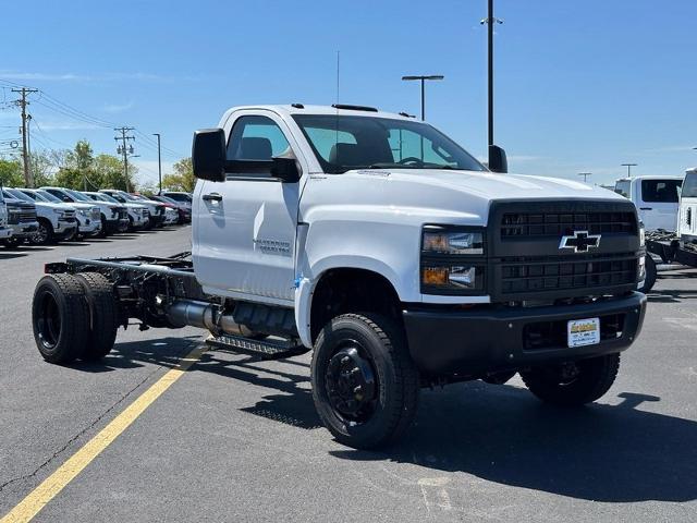 2024 Chevrolet Silverado 5500 HD Vehicle Photo in COLUMBIA, MO 65203-3903