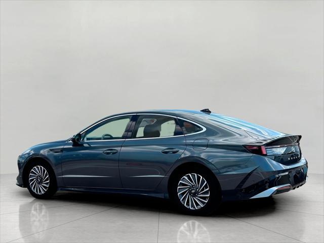 2025 Hyundai SONATA Hybrid Vehicle Photo in Green Bay, WI 54304