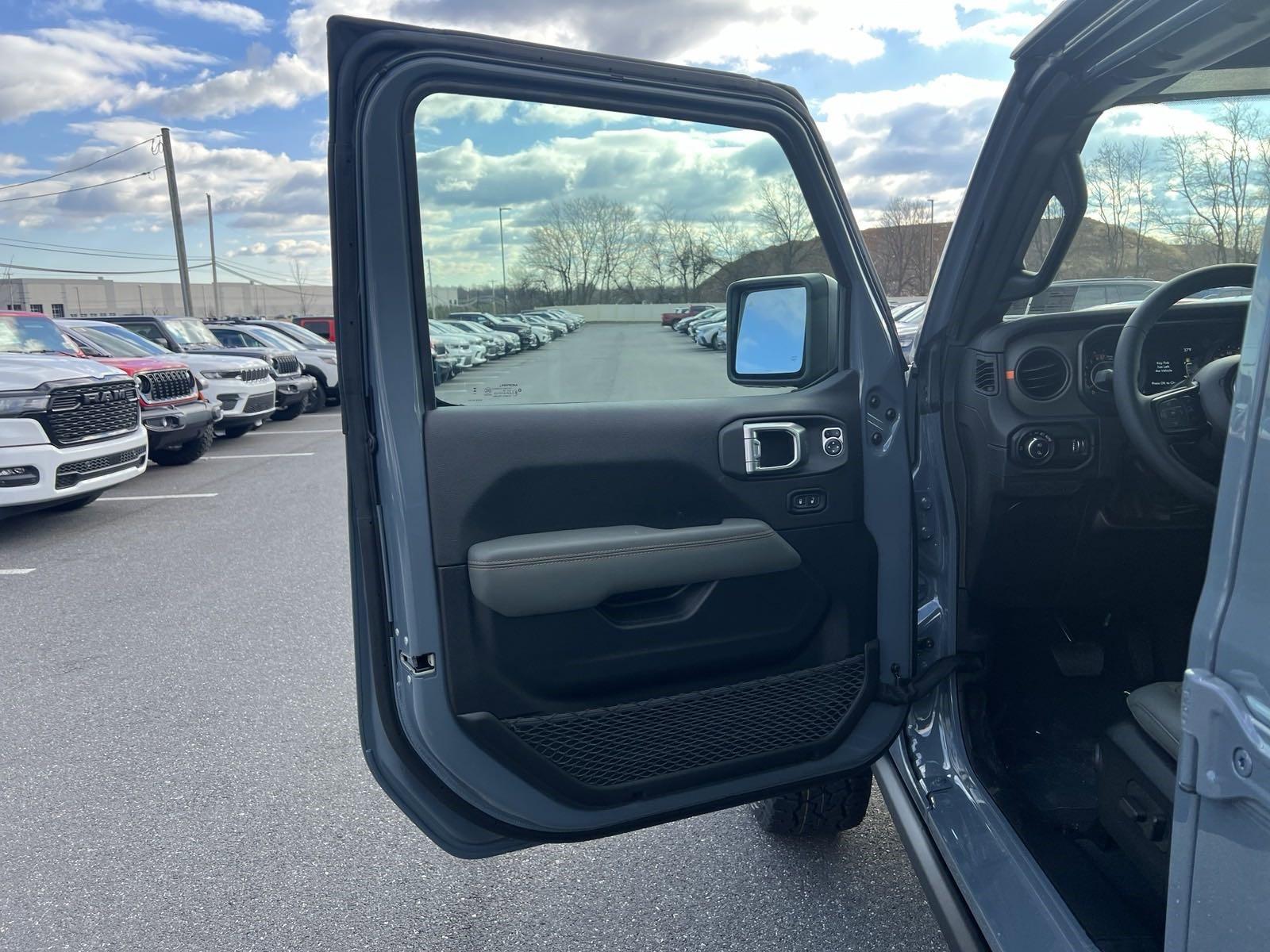 2025 Jeep Gladiator Vehicle Photo in Mechanicsburg, PA 17050-1707