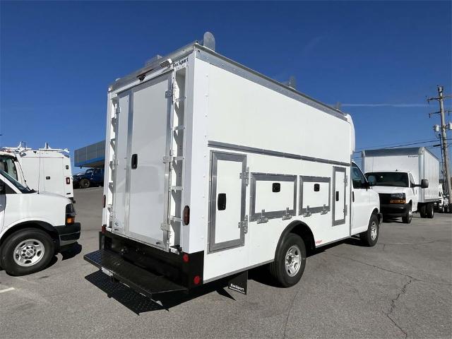 2025 Chevrolet Express Cutaway 3500 Vehicle Photo in ALCOA, TN 37701-3235