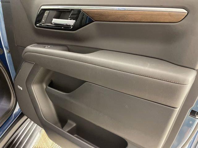 2025 Chevrolet Tahoe Vehicle Photo in PHOENIX, AZ 85014-3381